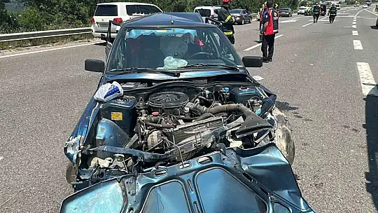 Anadolu Otoyolu'nda iki otomobil çarpıştı: 5'i çocuk 8 yaralı