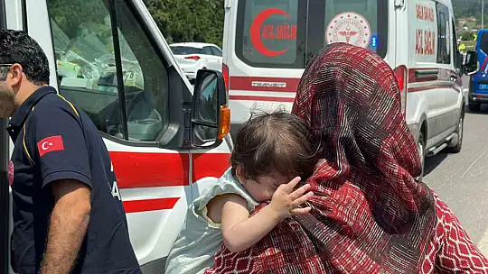 Anadolu Otoyolu'nda iki otomobil çarpıştı: 5'i çocuk 8 yaralı
