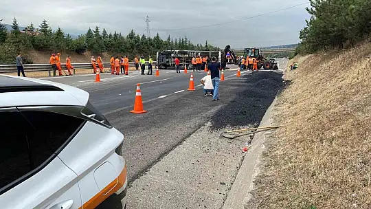 Anadolu otoyolunda asfalt yüklü kamyon devrildi
