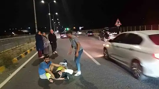 Ani fren yapan otomobil nedeniyle motordan düştü: 1 yaralı