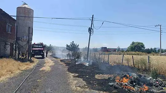 Anız yangını çiftliğe sıçramadan söndürüldü