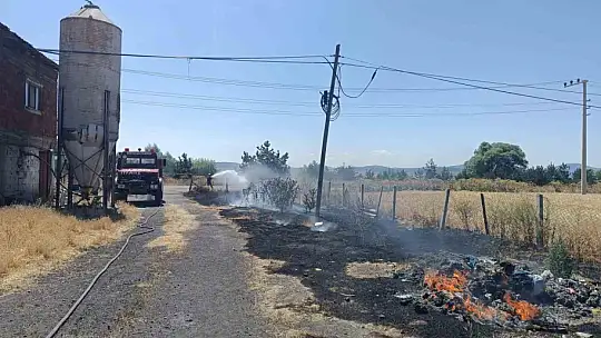 Anız yangını çiftliğe sıçramadan söndürüldü