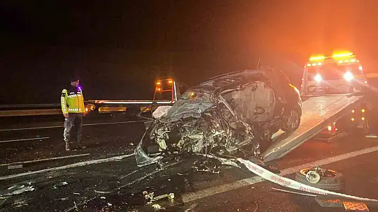Ankara'da feci kaza... 2 otomobil kafa kafaya çarpıştı: 4 ölü, 1 yaralı