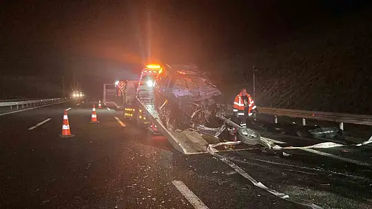 Ankara'da feci kaza... 2 otomobil kafa kafaya çarpıştı: 4 ölü, 1 yaralı