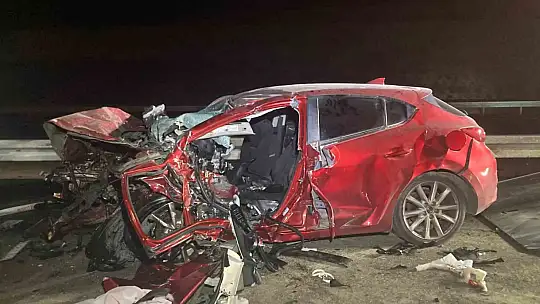 Ankara'da feci kaza... 2 otomobil kafa kafaya çarpıştı: 4 ölü, 1 yaralı