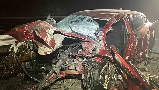 Ankara'da feci kaza... 2 otomobil kafa kafaya çarpıştı: 4 ölü, 1 yaralı