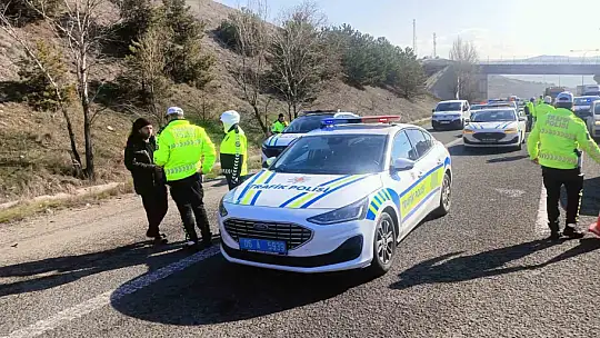 Ankara'da iki araç kafa kafaya çarpıştı: 5 ölü