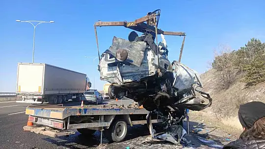 Ankara'da iki araç kafa kafaya çarpıştı: 5 ölü