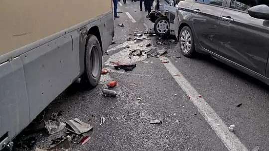 Ankara'da işçi servisi kırmızı ışıkta bekleyen araçlara çarptı: 14 yaralı