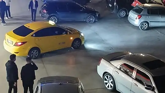 Ankara'da motosiklet trafik levhasına çarptı: 2 ölü