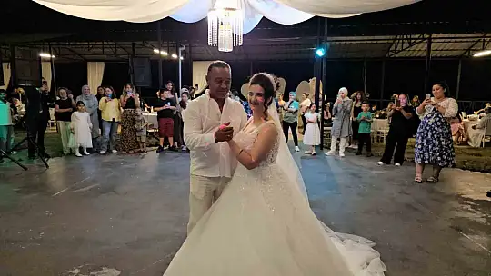Anne, özel gereksinimli kızının gelinlik giyme hayalini gerçekleştirdi
