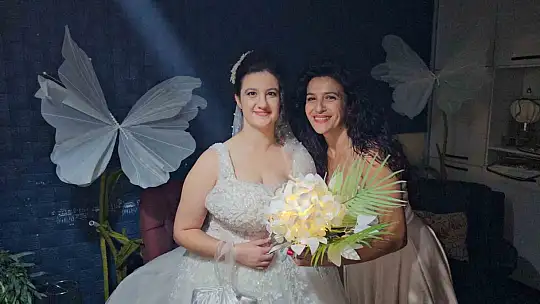 Anne, özel gereksinimli kızının gelinlik giyme hayalini gerçekleştirdi