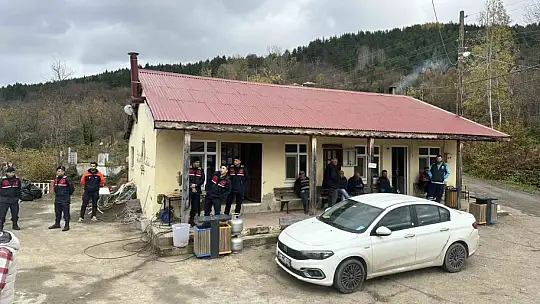 Anne ve oğlunun cesedinin bulunduğu bölgede kayıp çanta ile ayakkabı bulundu, telefona ulaşılamadı