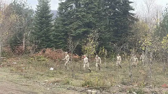 Anne ve oğlunun cesedinin bulunduğu bölgede kayıp çanta ile ayakkabı bulundu, telefona ulaşılamadı