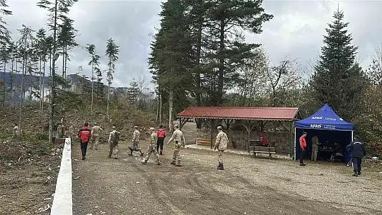 Anne ve oğlunun cesedinin bulunduğu bölgede kayıp çanta ile ayakkabı bulundu, telefona ulaşılamadı