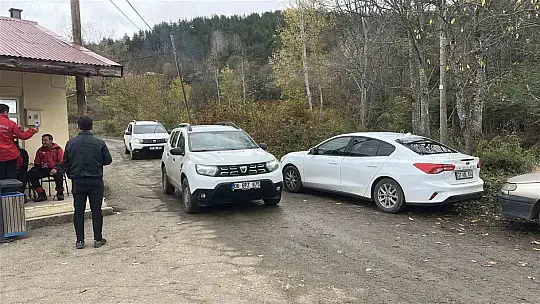 Anne ve oğlunun cesedinin bulunduğu bölgede kayıp çanta ile ayakkabı bulundu, telefona ulaşılamadı
