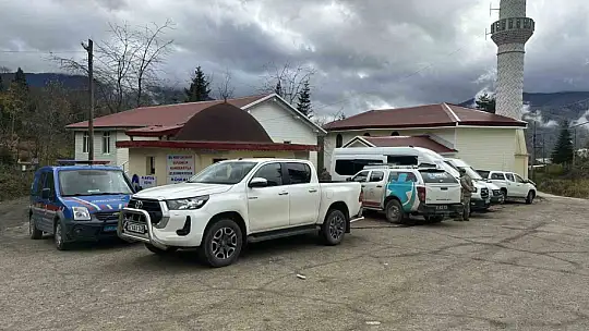 Anne ve oğlunun cesedinin bulunduğu bölgede kayıp çanta ile ayakkabı bulundu, telefona ulaşılamadı