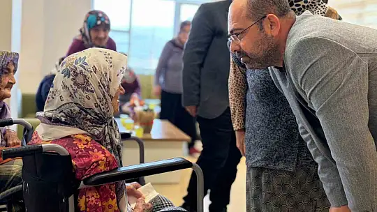 Anneler Günü'nde huzurevi sakinleri unutulmadı