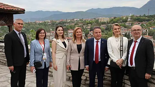 Antalya BB Başkanı Muhittin Böcek başkanlığında, Safranbolu'da Cittaslow Ulusal Ağ toplantısı gerçekleştirildi