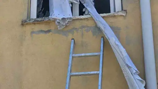 Apartmanda korkutan patlama: 1'i ağır, 5 yaralı