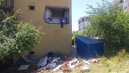Apartmanda korkutan patlama: 1'i ağır, 5 yaralı