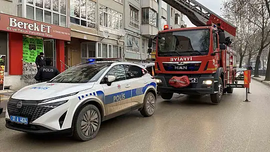 Apartmandan gelen silah sesi ve kırılan cam ekipleri harekete geçirdi