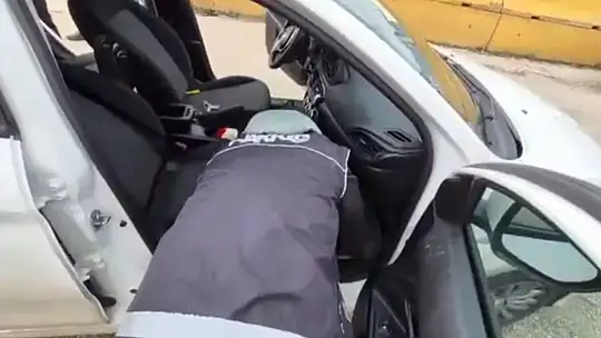 Arabaya uyuşturucu zulalayan şahıslar polisten kaçamadı: 3 tutuklama