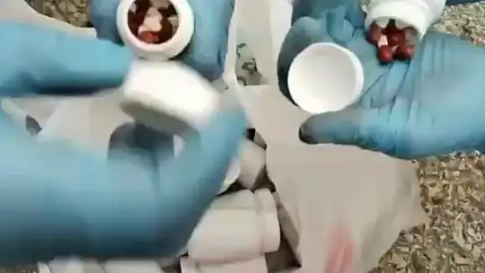 Arabaya uyuşturucu zulalayan şahıslar polisten kaçamadı: 3 tutuklama