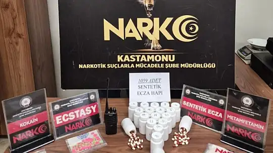 Arabaya uyuşturucu zulalayan şahıslar polisten kaçamadı: 3 tutuklama