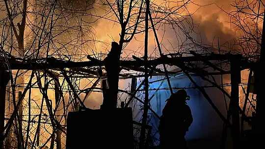 Ardiye yangını eve sıçramadan söndürüldü