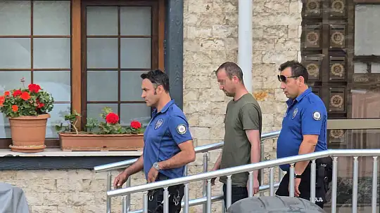Arkadaşına intihar edeceğini söyledi, polis ve itfaiye balkondan girerek kurtardı