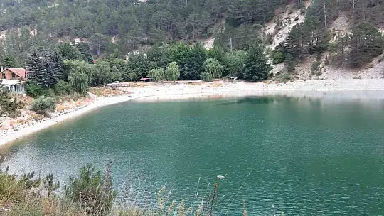 Aşırı sıcaklar Sünnet Gölü'nü vurdu: Sular çekildi, göl kuruma noktasına geldi