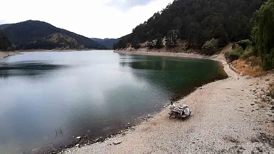 Aşırı sıcaklar Sünnet Gölü'nü vurdu: Sular çekildi, göl kuruma noktasına geldi