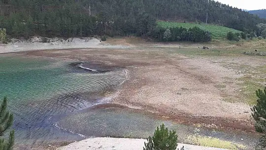 Aşırı sıcaklar Sünnet Gölü'nü vurdu: Sular çekildi, göl kuruma noktasına geldi