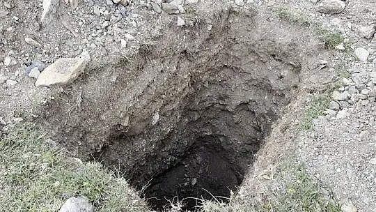 Asırlık türbe bakımsızlık ve kaçak kazılarla yok olma tehlikesiyle karşı karşıya
