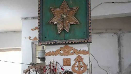 Atık ve kullanılmayan eski eşyalar marangoz kadının elinde yeniden hayat buluyor