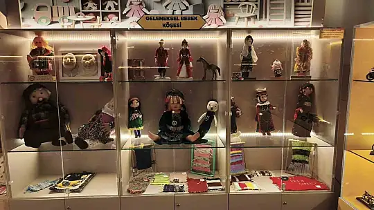 Atıklarla yapılan oyuncakların sergilendiği müze büyük ilgi görüyor