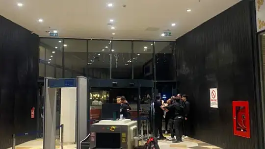 AVM'ye silahla girmek istediler, tartışma çıkarttılar: 4 gözaltı