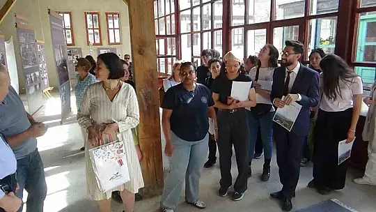 Avrupa Miras Gönüllüleri Mudurnu'da ilk projelerini tamamladı: Gönüllülere plaket verildi