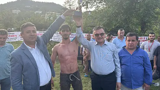 Sarıfasıl güreşleri nefes kesti
