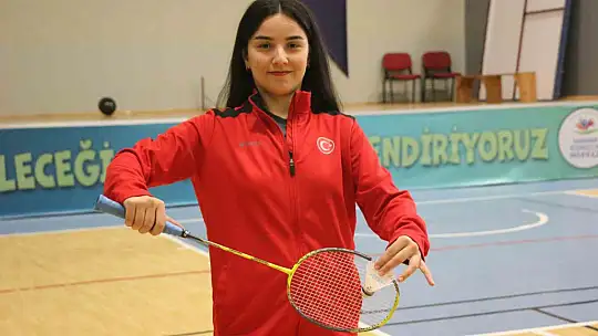 Badmintonda Avrupa 3.'sü olan Halenur Küçüksevgili'nin hedefi olimpiyatlar