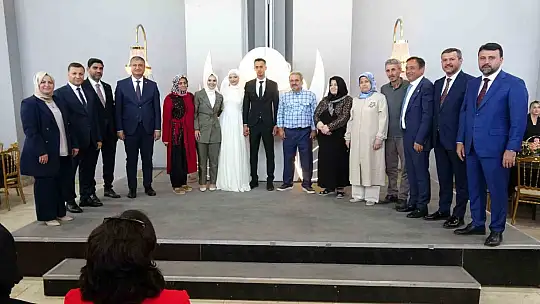 Bakan Göktaş, Karabük'te gençlerin nikah şahidi oldu