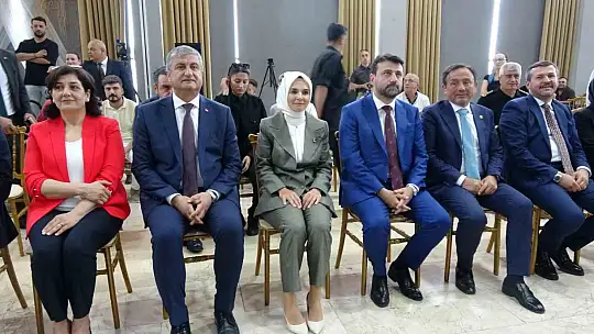 Bakan Göktaş, Karabük'te gençlerin nikah şahidi oldu