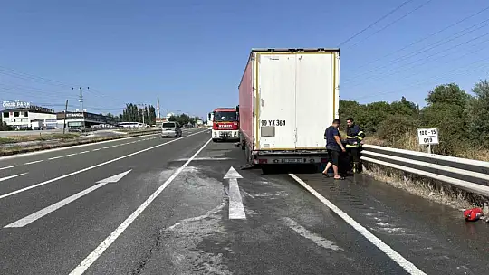 Balataları tutuşan tırı yanmaktan itfaiye kurtardı