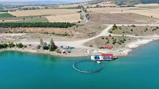 Balık kafesleri patladı, oltasını alan baraja koştu