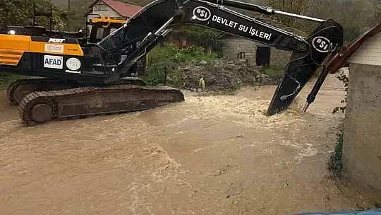 Bartın'da 15 saatte 14 sel, 12 çatı uçması ihbarı yapıldı