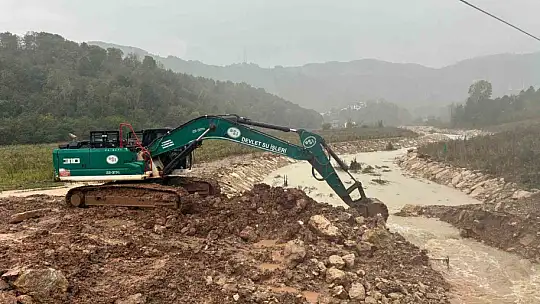 Bartın'da 15 saatte 14 sel, 12 çatı uçması ihbarı yapıldı
