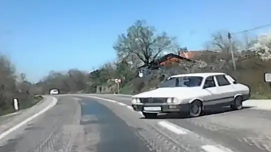 Bartın'da 2 otomobil kafa kafaya çarpıştı