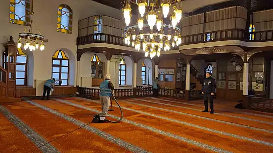Bartın'da camiler kadın hükümlüler tarafından temizleniyor