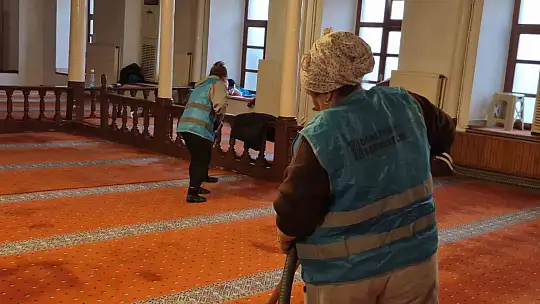 Bartın'da camiler kadın hükümlüler tarafından temizleniyor